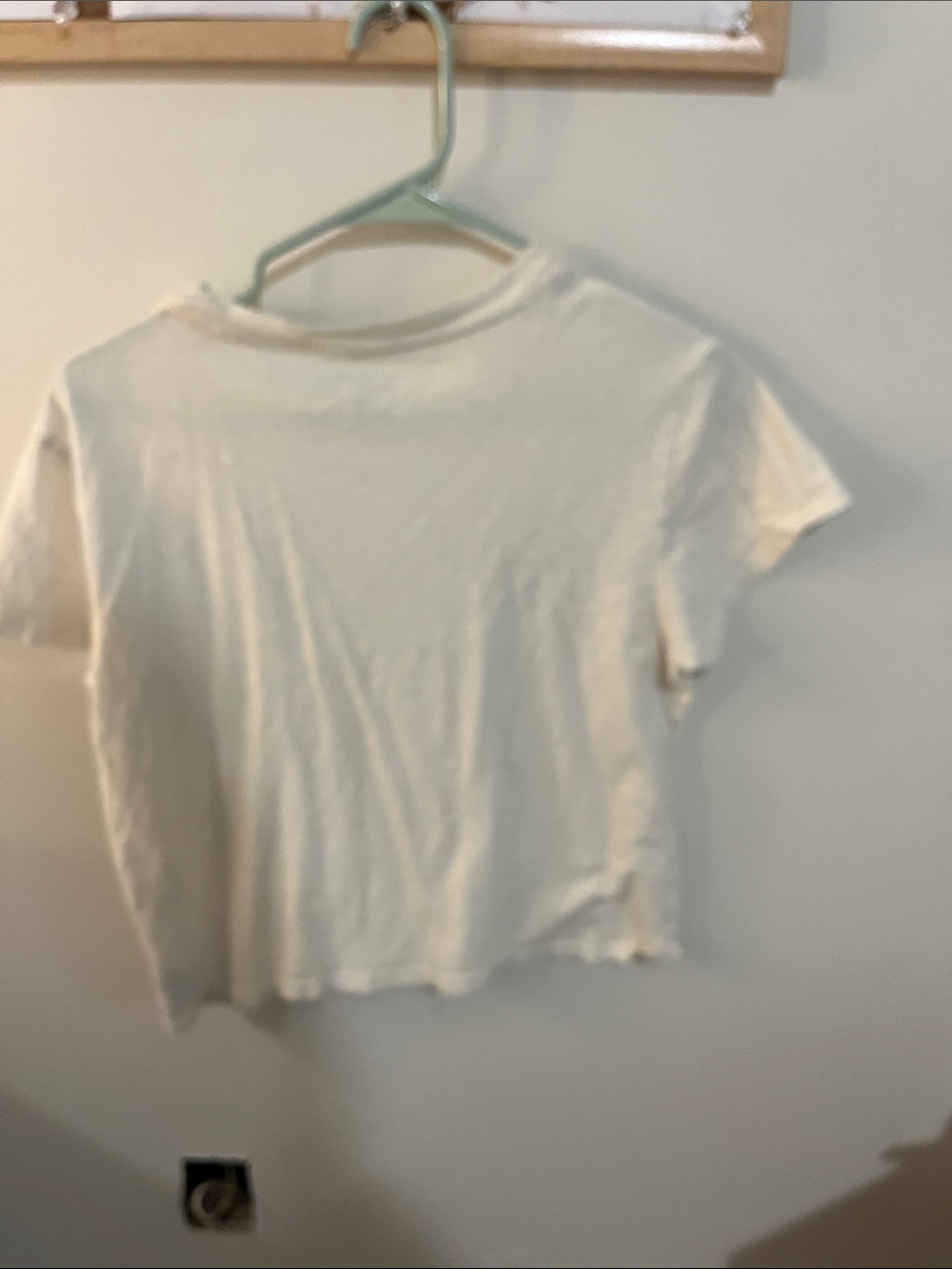 American Eagle Outfitters Cream Short Sleeve Tee with Yellow Daisy Accents - Picture 2 of 3